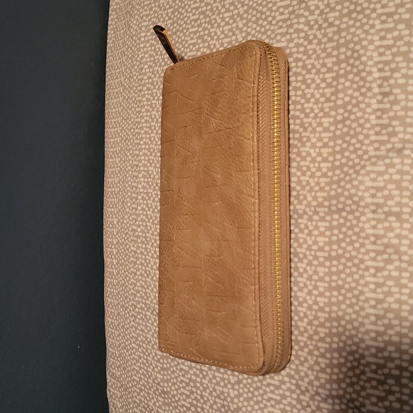 Allison Signature Tote Bag and Wallet Set from the MKF Collection by Mia K. - Picture 10 of 11